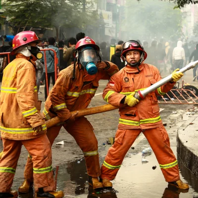 fire-men-working